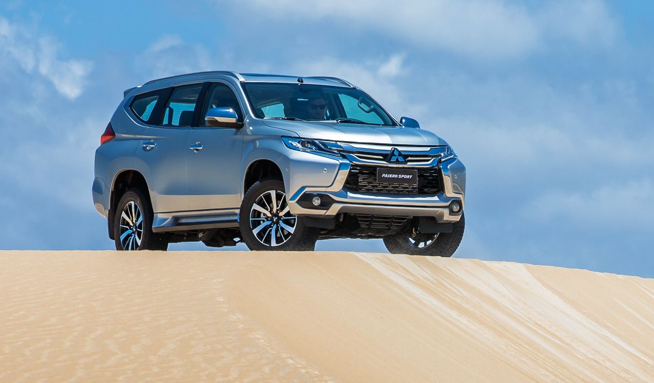 Współczesne, zaprezentowane w 2015 roku Mitsubishi Pajero Sport, którego zakończenia produkcji nikt nie zapowiedział.