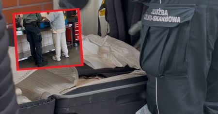 Auta w specjalnym pomieszczeniu. Byliśmy na granicy z Rosją