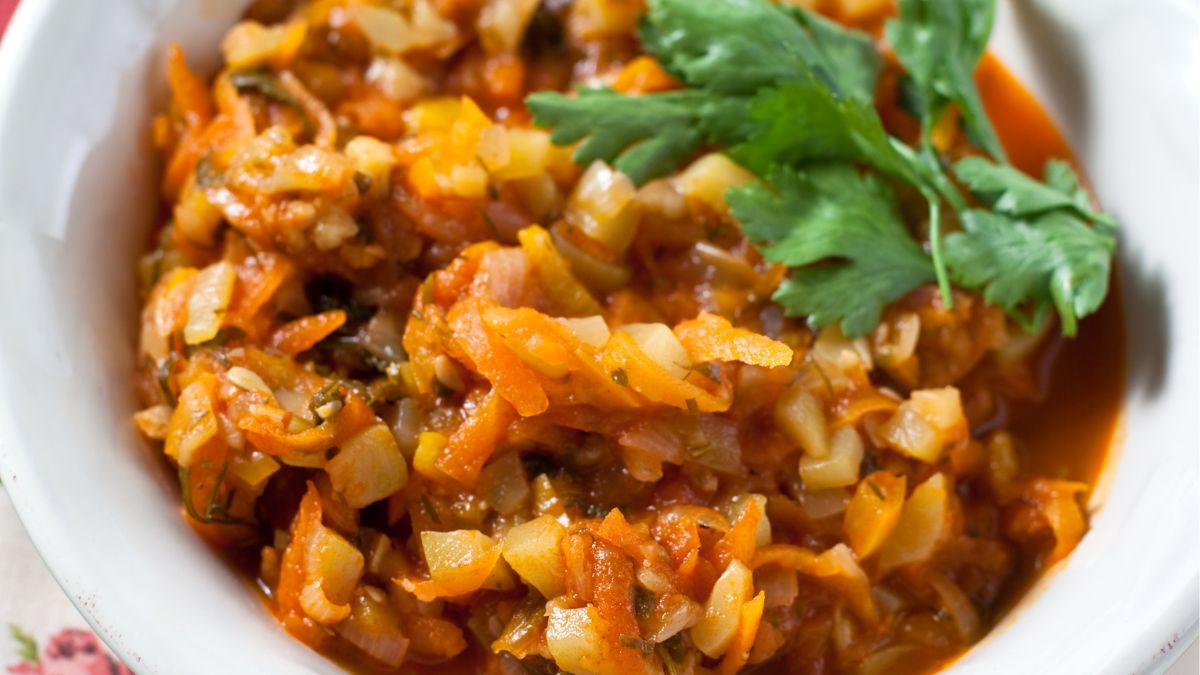 Bigos z cukinii to pomysł na letnie i sycące danie jednogarnkowe