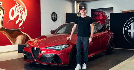 Alfa Romeo GTAm trafi do garażu Bottasa. Kierowca F1 odebrał swój egzemplarz