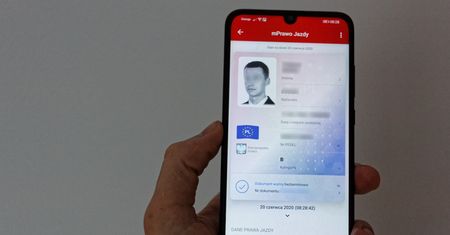 Ruszyły testy mPrawaJazdy. Jak działa rządowa aplikacja z cyfrowym dokumentem?