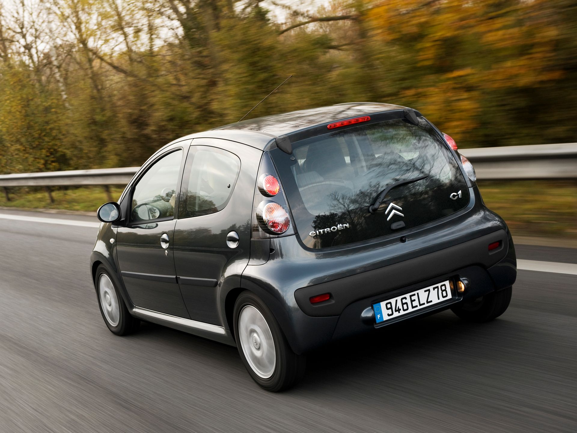 Citroen C1 to maluch, którego pomimo młodego wieku kupicie za nieduże pieniądze.