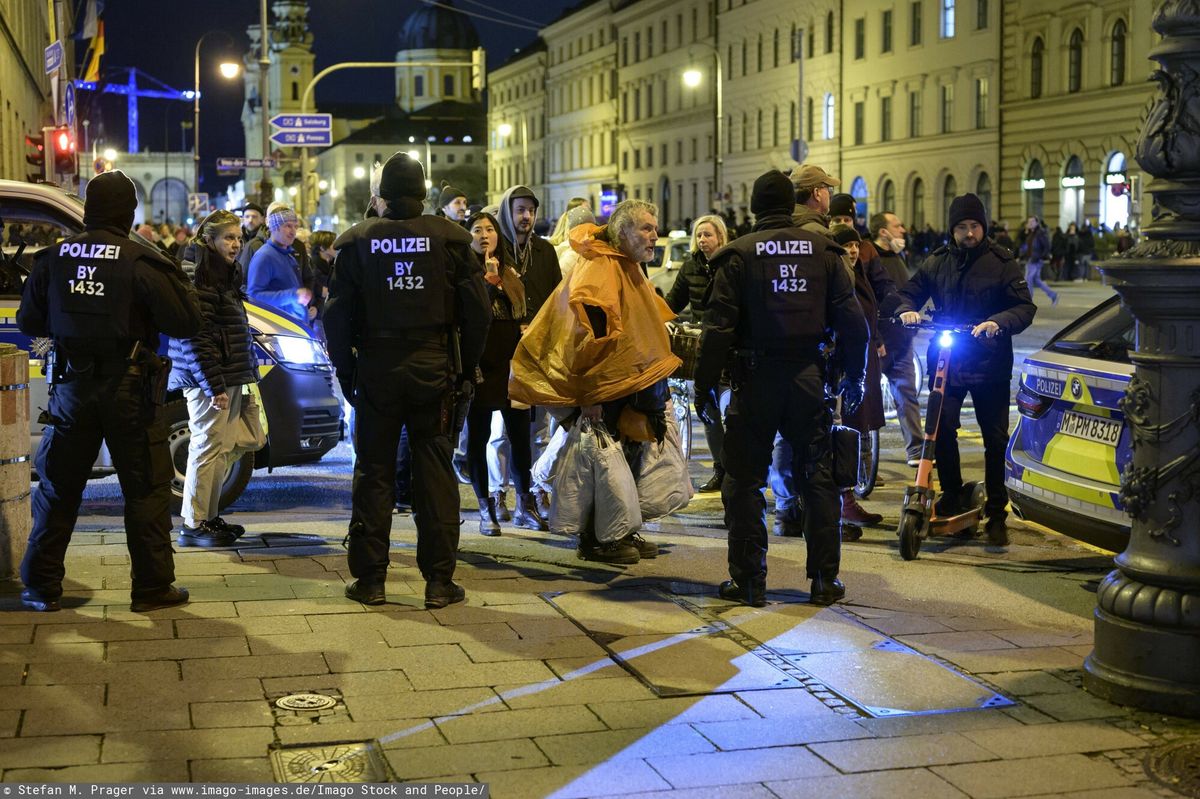 Policja przy Ludwigstrasse. Zdjęcie ilustracyjne