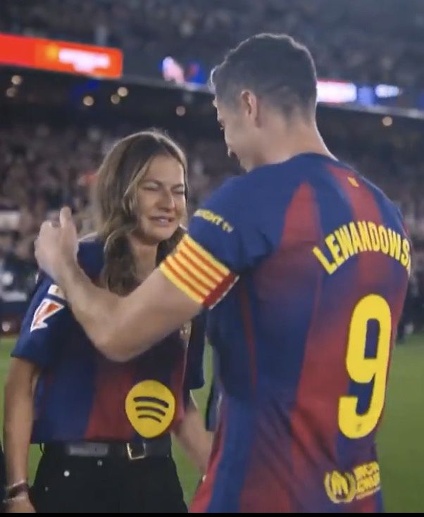 Rodzinne chwile podczas pożegnania Lewandowskiego na Camp Nou