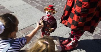 Teatry znowu opanują krakowskie place! W tym roku uwielbiany festiwal zagości pod Wawelem dwukrotnie