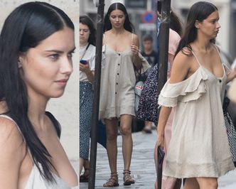 Adriana Lima zwiedza Paryż bez stanika