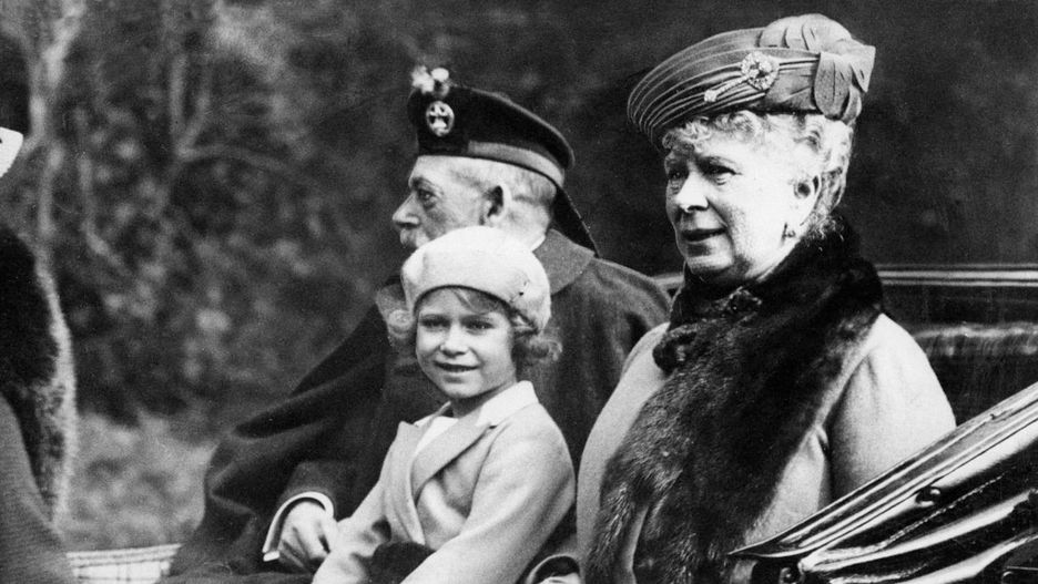 Jak wyglądało dzieciństwo Elżbiety II?