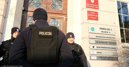 KRS składa zawiadomienie. Chodzi o przeszukanie w budynku