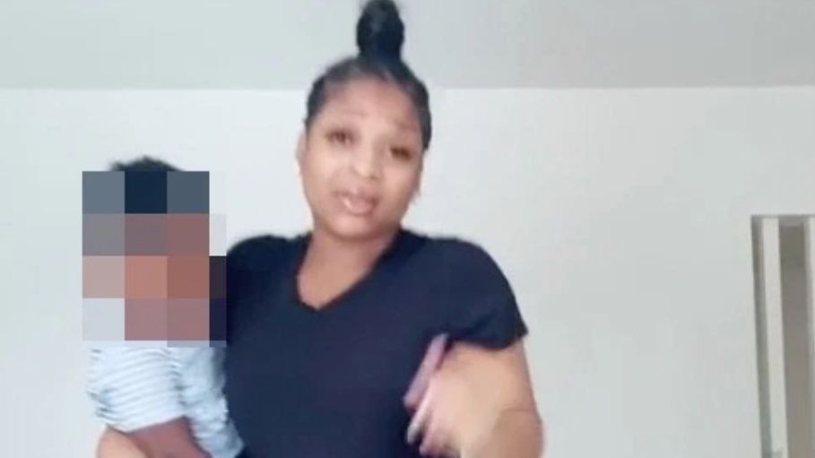 Kobieta rzuciła swoim dzieckiem