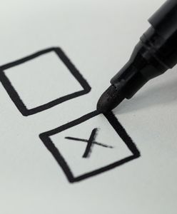 II tura wyborów prezydenckich 2025. Czy można robić zdjęcia karty do głosowania?