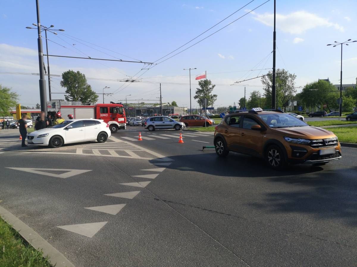 Zderzenie hondy z volvo na rondzie Mohyły w Lublinie