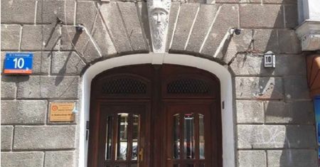 Warszawa. Arystokratyczne pustostany. Miasto wyremontuje kamienice pełne detali