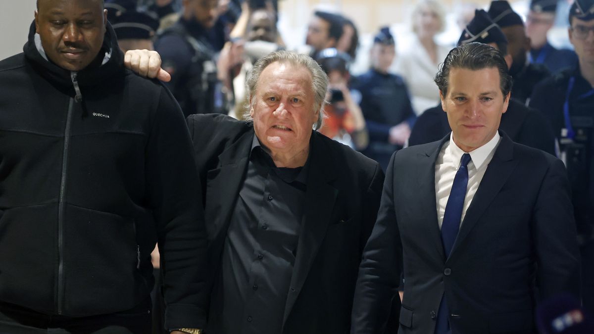 PARIS, FRANCE - MARCH 25: French actor, Gerard Depardieu French actor, Gerard Depardieu and his lawyer Jeremie Assous leave during a suspension of hearing as part of his trial in which he is accused of sexually abusing two women on March 25, 2025 in Paris, France. The trial of Gérard Depardieu, who has been accused of sexually assaulting two women during the filming of a movie in 2021, began today after a five-month delay due to the actor's poor health. (Photo by Chesnot/Getty Images)