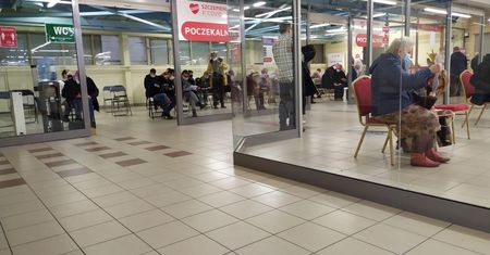 Szczepienia poza kolejnością w Rzeszowie. Dworczyk komentuje doniesienia