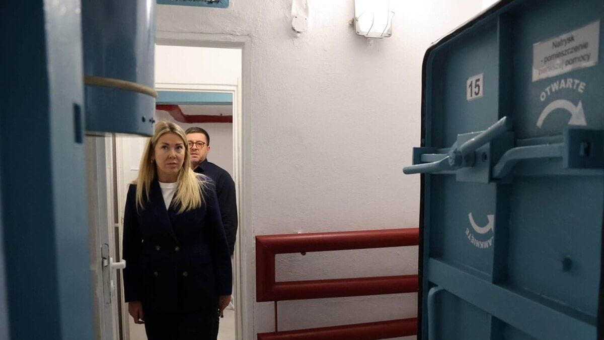 Wiceminister MSWiA Magdalena Roguska z wizytą w zmodernizowanym schronie MPK Lublin