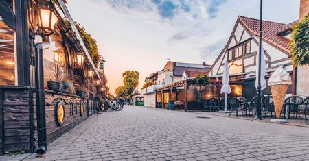 Hel. Ile kosztuje parkowanie? Temat budzi emocje turystów i mieszkańców