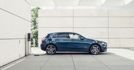 Mercedes A 250e – ruszyły zamówienia na pierwszego hybrydowego kompakta ze Stuttgartu