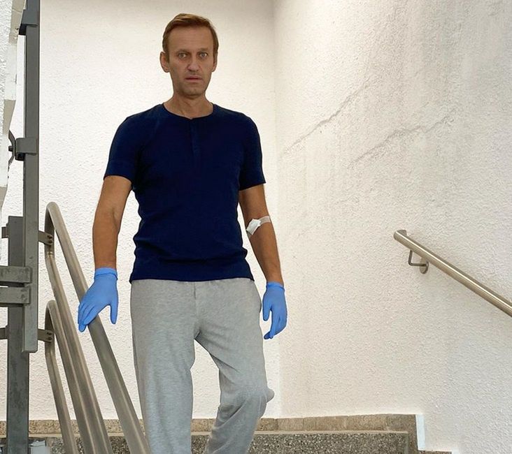 Aleskiej Nawalny czuje się coraz lepiej, ale jego pobyt w niemieckim szpitalu jeszcze się przedłuży.