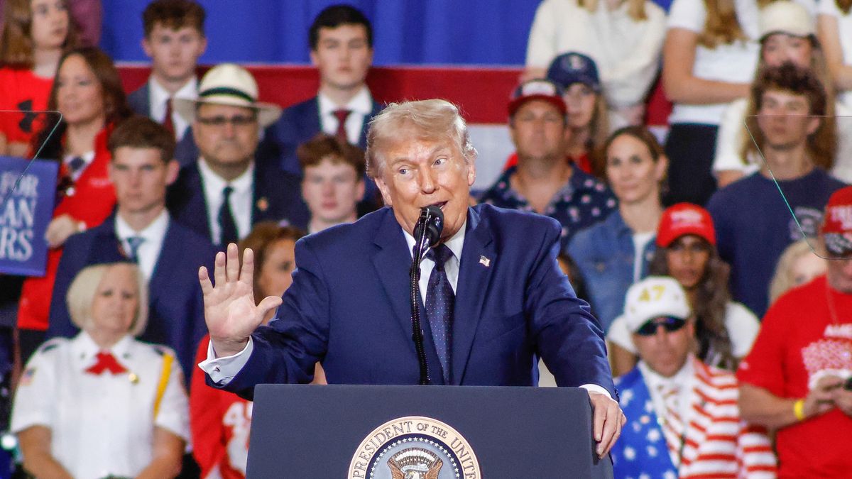 US President Donald Trump (C) delivers remarks during a rally in Suffern, New York, USA, 22 May 2026. EPA/KENA BETANCUR Dostawca: PAP/EPA.