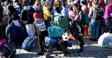 Nowy sondaż. Zmieniają się nastroje wśród Polaków