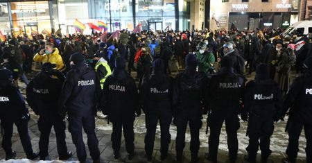 Protesty po decyzji Trybunału. Nieoficjalnie: policja miała czas, żeby się przygotować