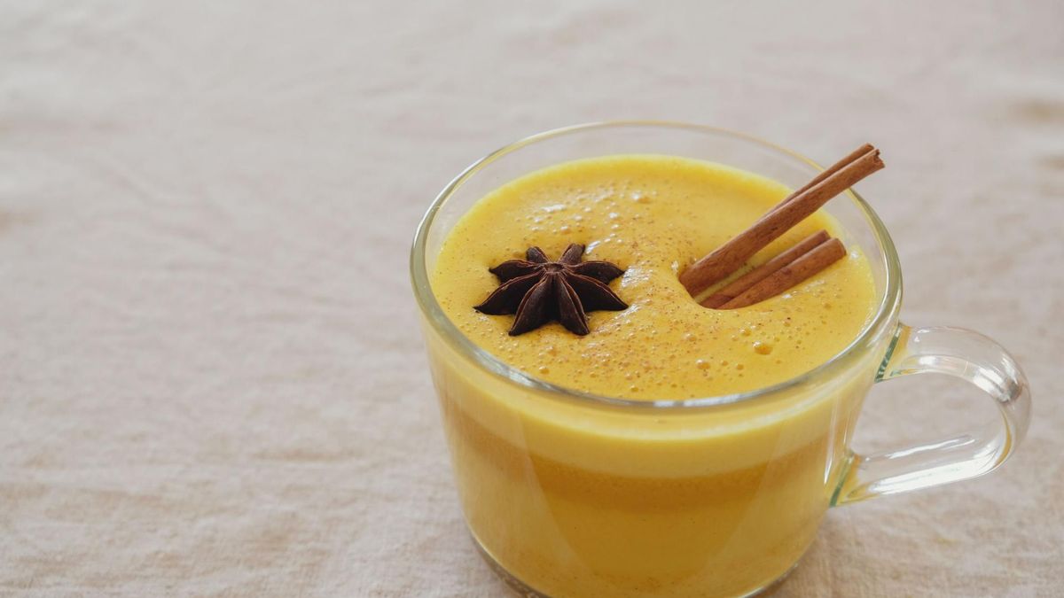 Złote mleko ma dobroczynne właściwości zdrowotne.