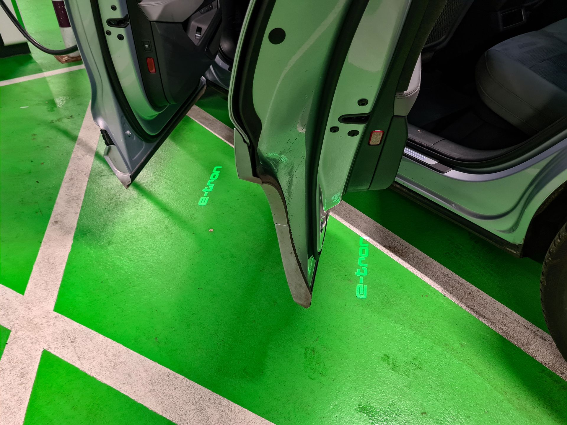 Audi e-tron Sportback: Wirtualne lusterka, Audi Charging Service, system i kamery 360 stopni z 3D 34