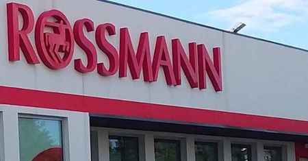 70 zł mniej za perfumy Julii Wieniawy. Ruszyła akcja w Rossmannie