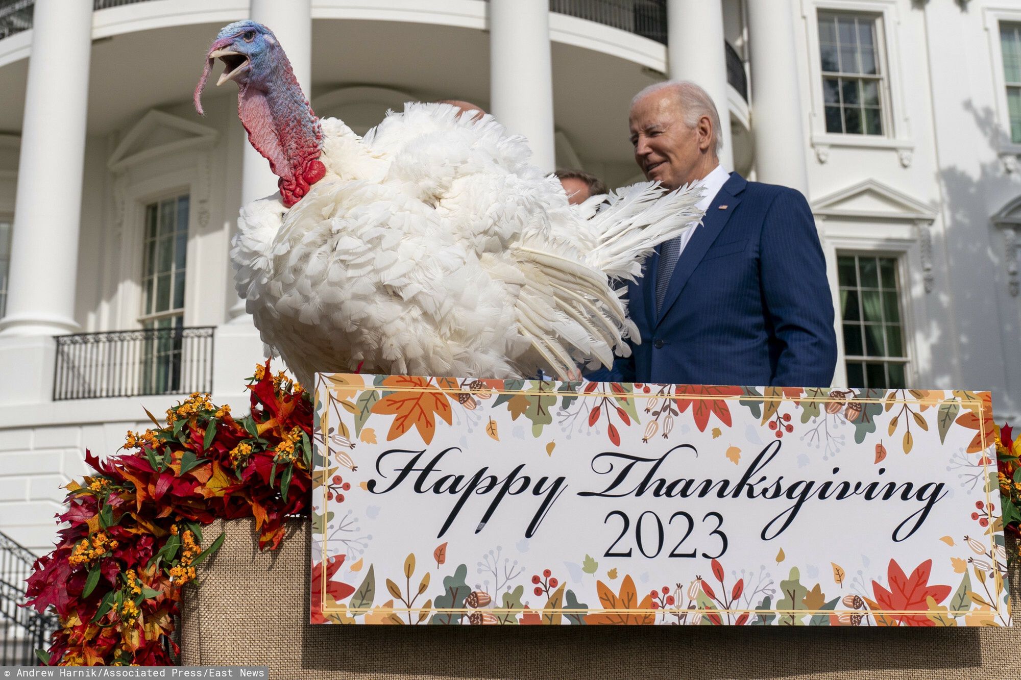Joe Biden i indyk - jeden z dwóch, które ułaskawił