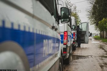Policja potwierdza, był szturm na mieszkanie. "Został obezwładniony"