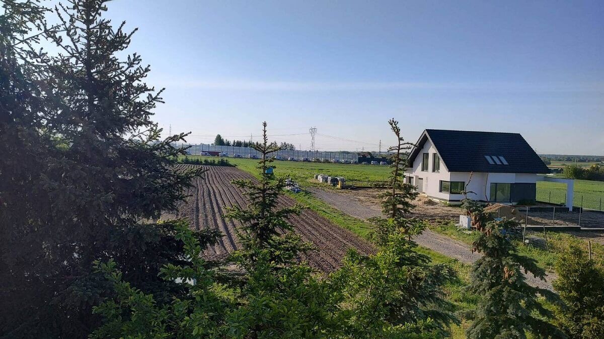 Postój konwoju karetek na sygnale na obwodnicy Lublina