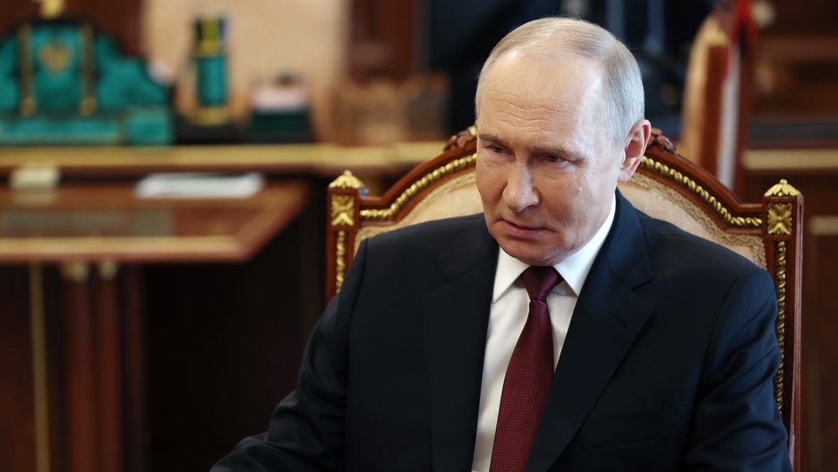 Russian President Vladimir Putin meets with Chief of the General Staff of the Russian Armed Forces Army General Valery Gerasimov
epa12041176 Russian President Vladimir Putin during his meeting with Chief of the General Staff of the Russian Armed Forces Army General Valery Gerasimov in Moscow, Russia, 19 April 2025.  EPA/VYACHESLAV PROKOFIEV / SPUTNIK / KREMLIN POOL 
Dostawca: PAP/EPA.
VYACHESLAV PROKOFIEV / SPUTNIK / KREMLIN POOL
defence, politics, war, government