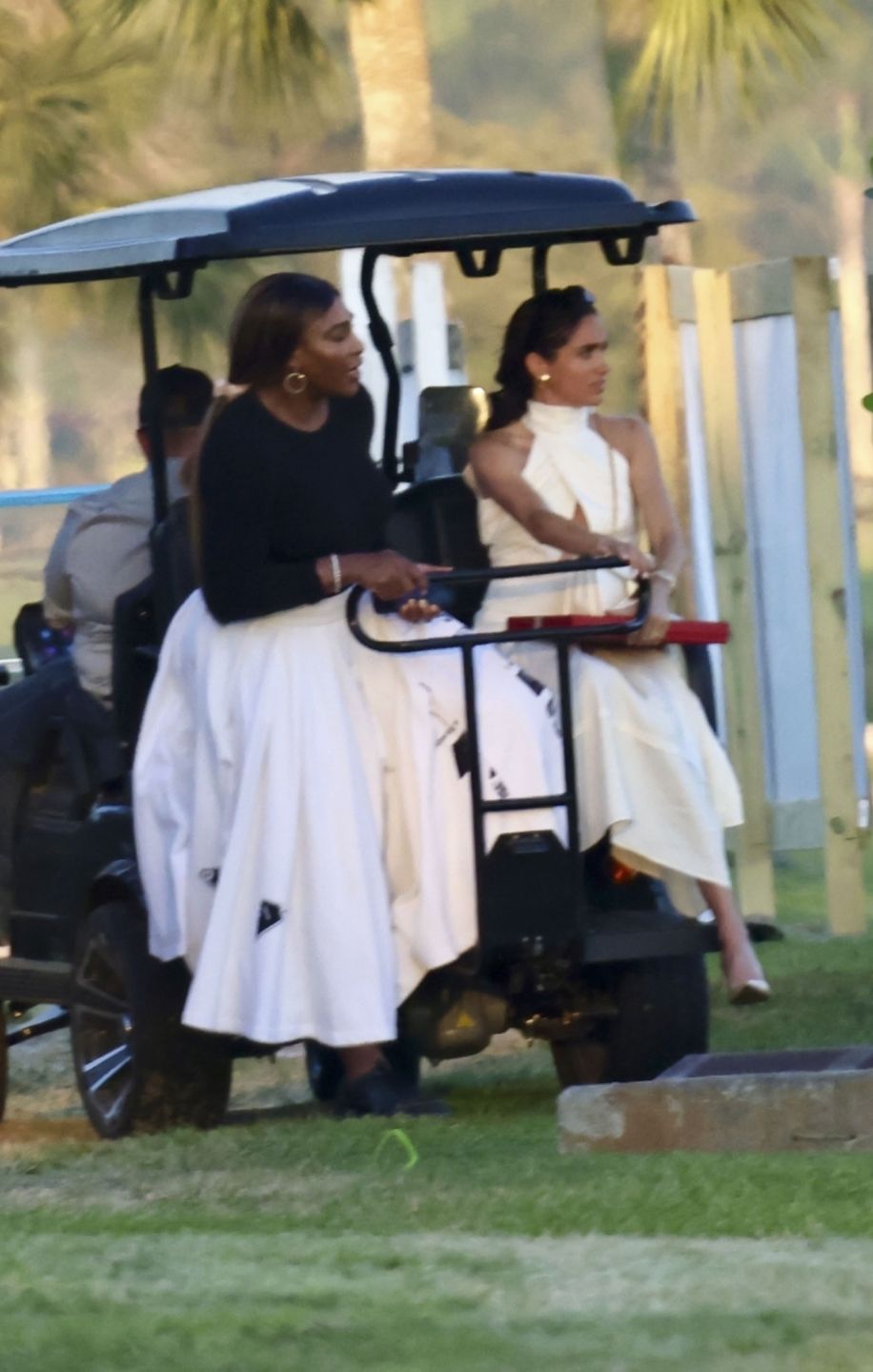 Meghan Markle i książę Harry całują się na meczu polo w Miami