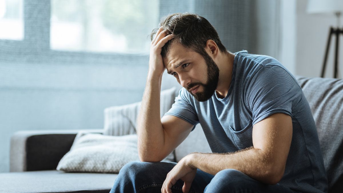 Załamany mężczyzna.