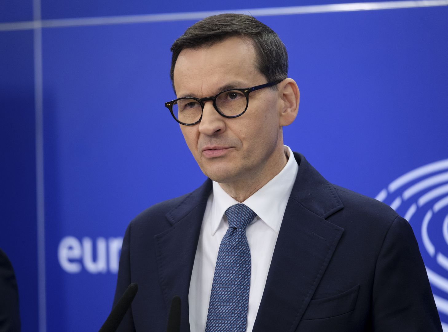 Morawiecki stanie przed komisją śledczą. Już z niej kpi