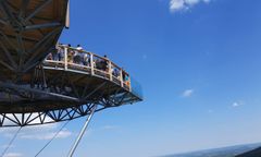 Świeradów-Zdrój. Wielki sukces Sky Walk. Pierwszy weekend przyciągnął tłumy