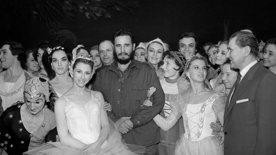 Fidel Castro  i Maja Plisiecka wraz z zespołem Teatru Bolszoj 
