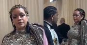 ZIRYTOWANA Rihanna czeka, aż ASAP Rocky skończy rozmowę z TAJEMNICZĄ KOBIETĄ na Met Gali. O to się pokłócili? (WIDEO)