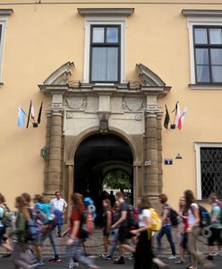 Podpalił się przed krakowską kurią. 47-latek nie żyje