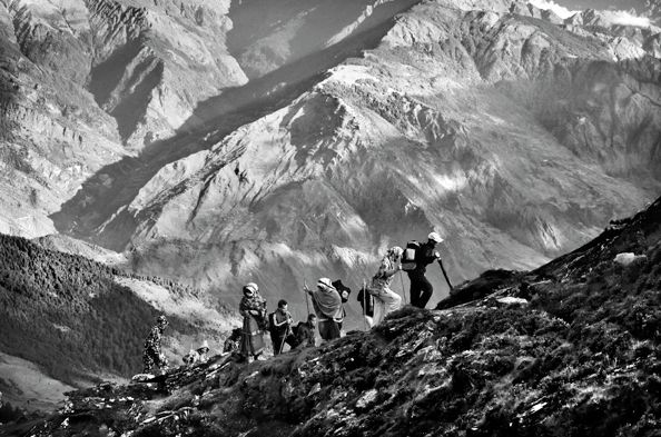 I miejsce w kategorii "Duch przygody - pojedyncze zdjęcie" -  pielgrzymi na szlaku do jeziora Gosaikunda, Langtang (Nepal).