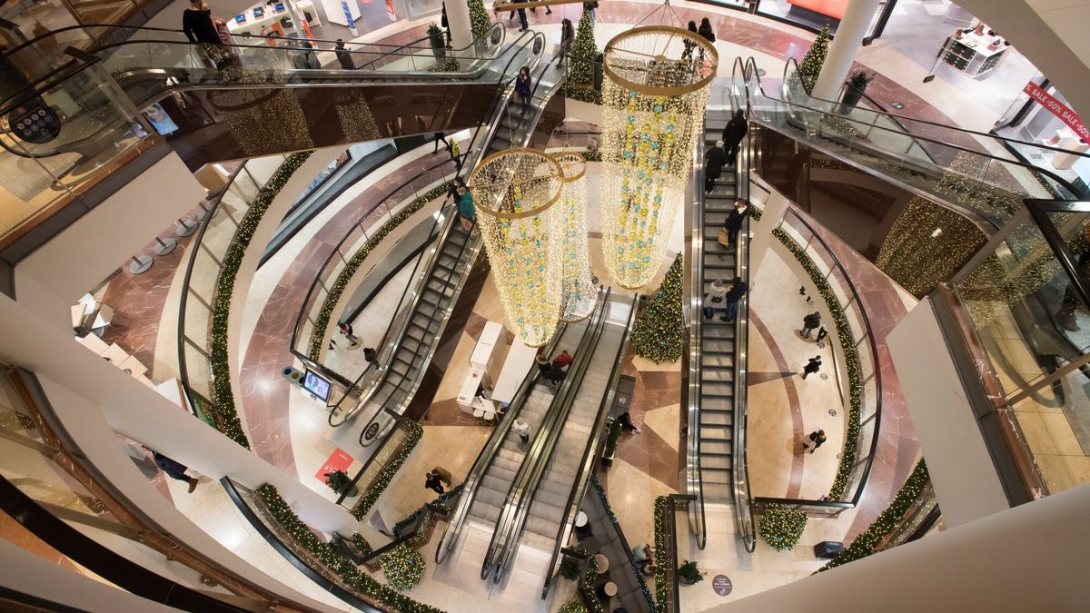 Przed?wi?teczne zakupy w galeriach handlowych
19.12.2020 Gdansk Galeria handlowa przedswiateczne zakupy  Fot. Wojciech Strozyk/REPORTER
N/z: Galeria Baltycka
Wojciech Strozyk/REPORTER