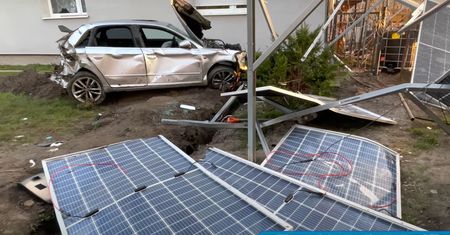 Opole. Audi przeleciało nad ogrodzeniem i koziołkowało