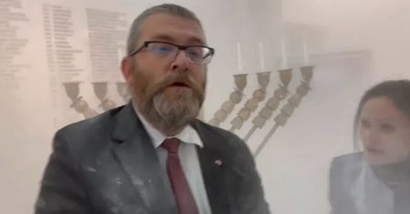 Kto zbierał pieniądze na Brauna? Prawniczka przepadła jak kamień w wodę