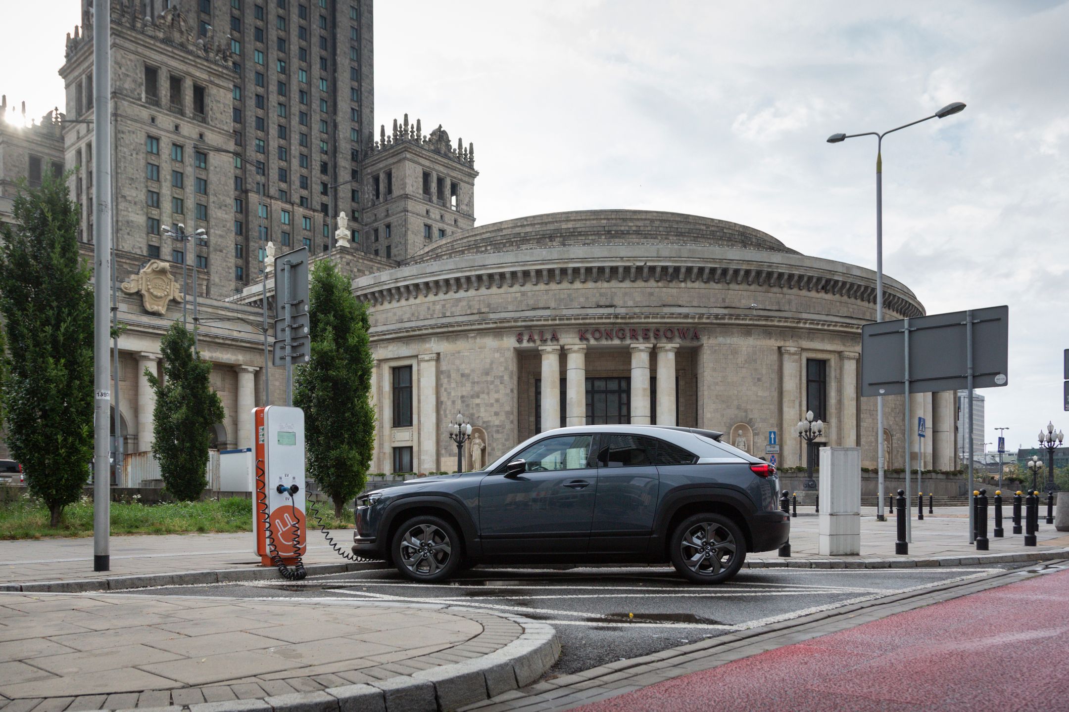 Mazda MX-30 może przyjąć maksymalnie 6,6 kW podczas ładowania prądem zmiennym