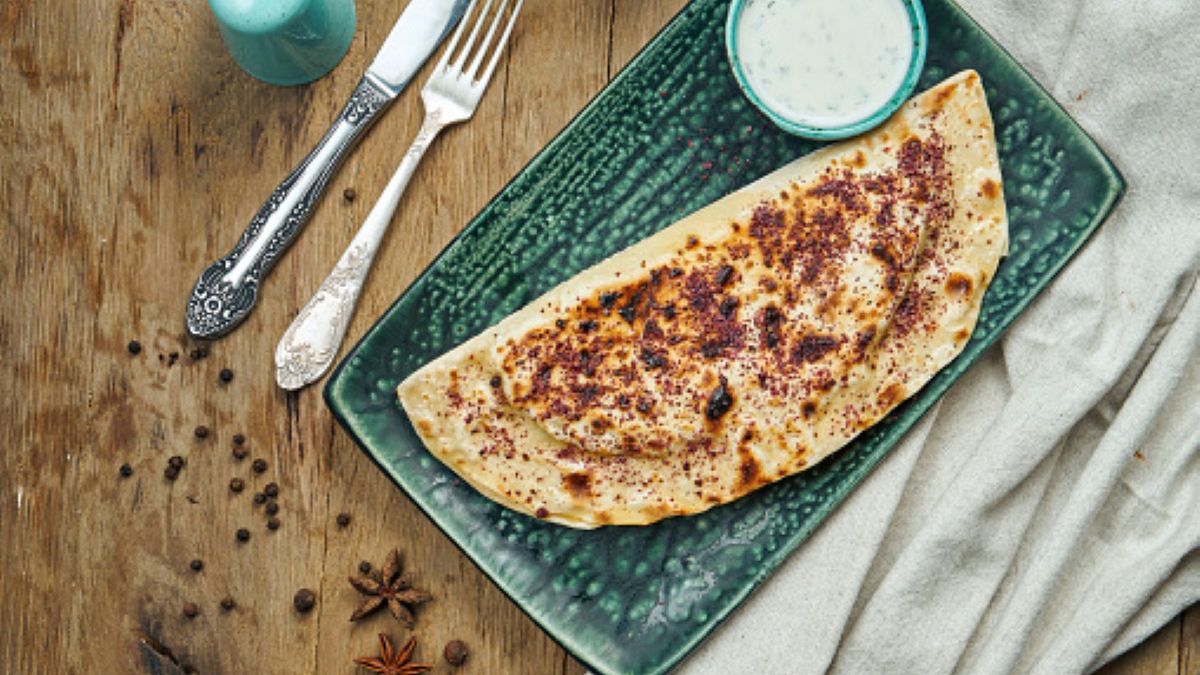 Czarno-białe naleśniki nie tylko wyglądają interesująco, ale także wyśmienicie smakują 