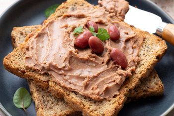 Tę pastę robię z 4 minuty. Później wystarczy posmarować kanapkę