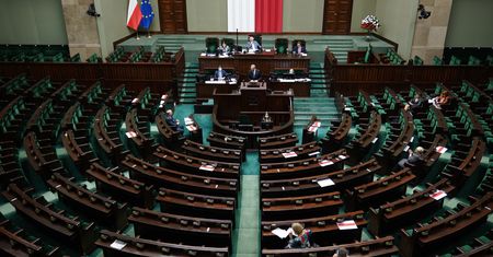 Ustawa likwidująca OFE w Sejmie. Burzliwa dyskusja. Opozycja: "Wybór pomiędzy złem a złem"
