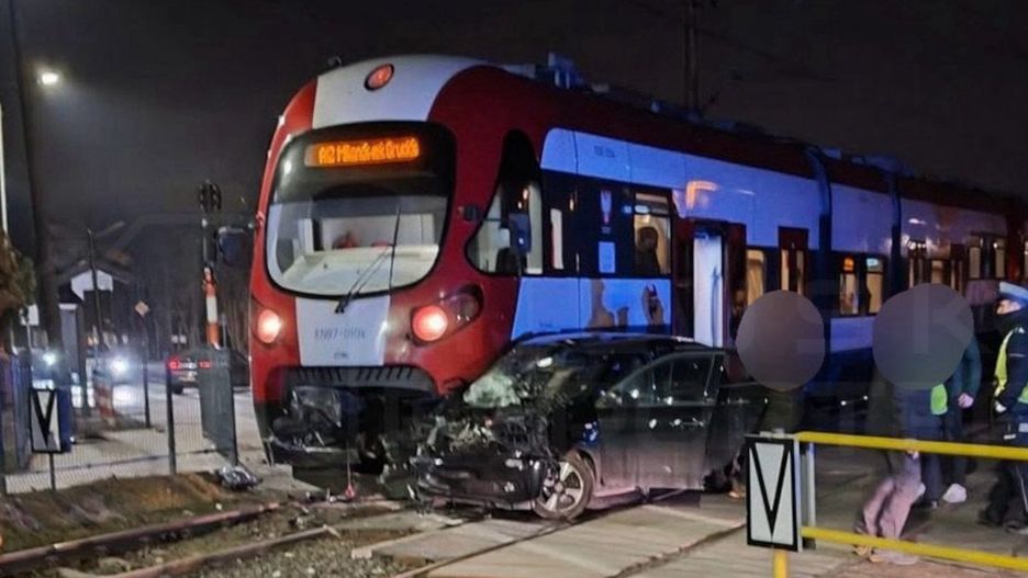 Zderzenie pociągu WKD z autem.