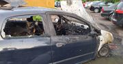 Pożar samochodów w Poznaniu. W nocy przy ul. Gnieźnieńskiej spłonęło pięć aut. Przyczyny bada policja
