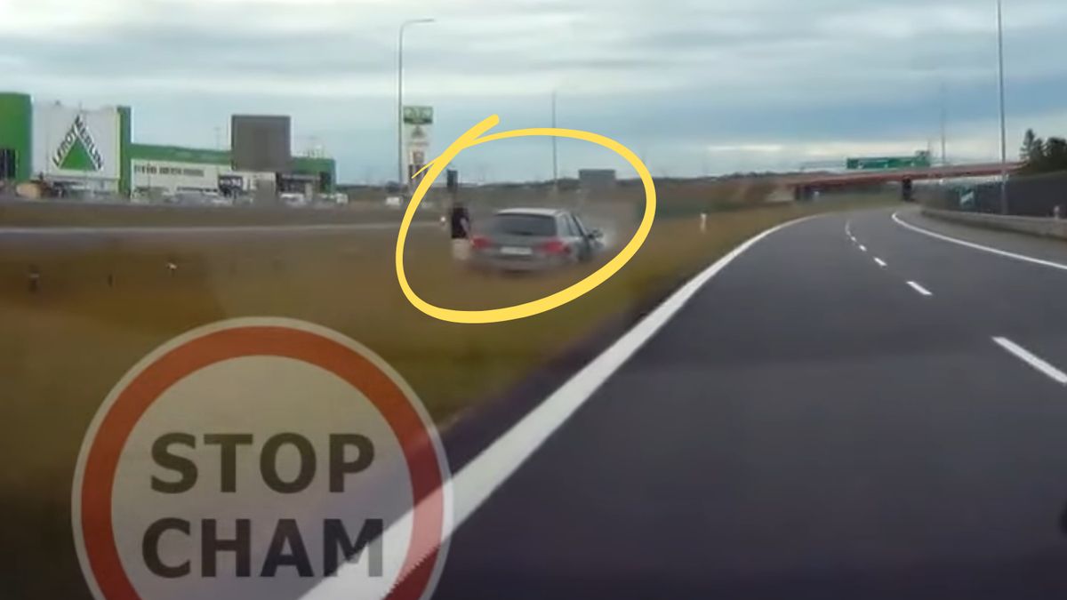  Audi uderzyło w barierkę, a potem zatrzymało się na pasie zieleni 